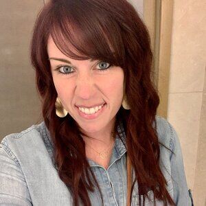 Meet your Posher, Laura